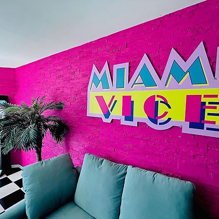 Capsule Miami Vice - Jacuzzi - Billard - Ecran Cinema & Netflix - Ping-Pong - Nintendo & Jeux- Liévin Eksteriør billede