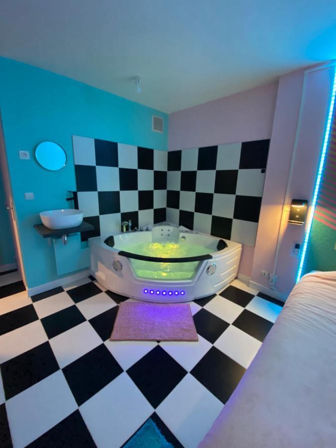 Capsule Miami Vice - Jacuzzi - Billard - Ecran Cinema & Netflix - Ping-Pong - Nintendo & Jeux- Liévin Eksteriør billede