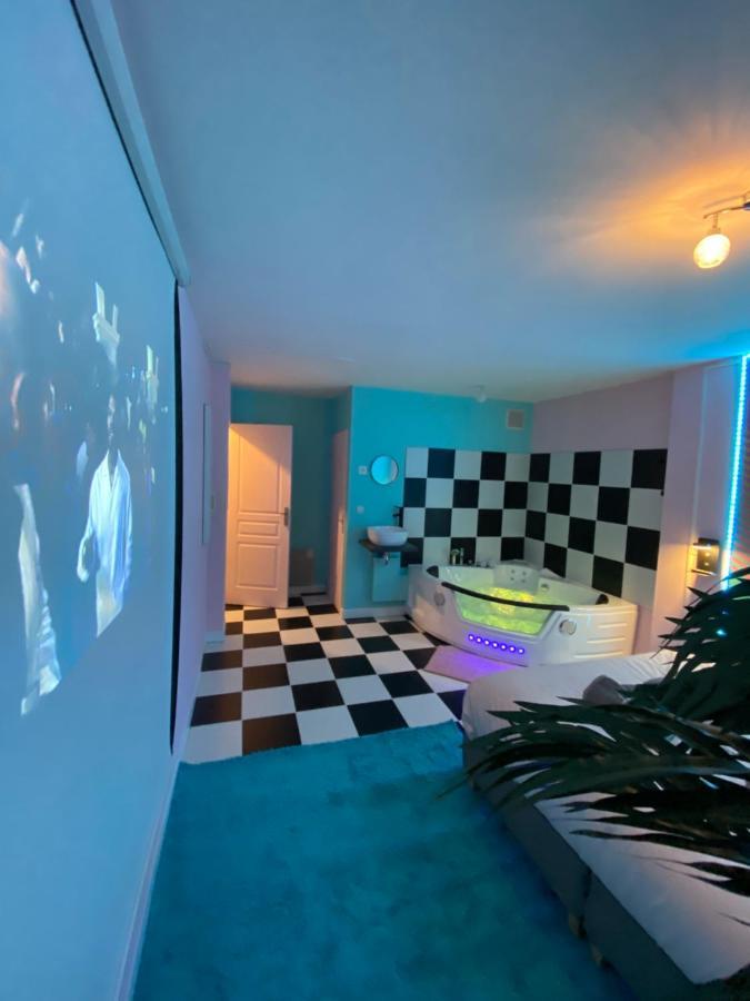 Capsule Miami Vice - Jacuzzi - Billard - Ecran Cinema & Netflix - Ping-Pong - Nintendo & Jeux- Liévin Eksteriør billede