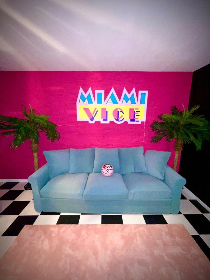 Capsule Miami Vice - Jacuzzi - Billard - Ecran Cinema & Netflix - Ping-Pong - Nintendo & Jeux- Liévin Eksteriør billede