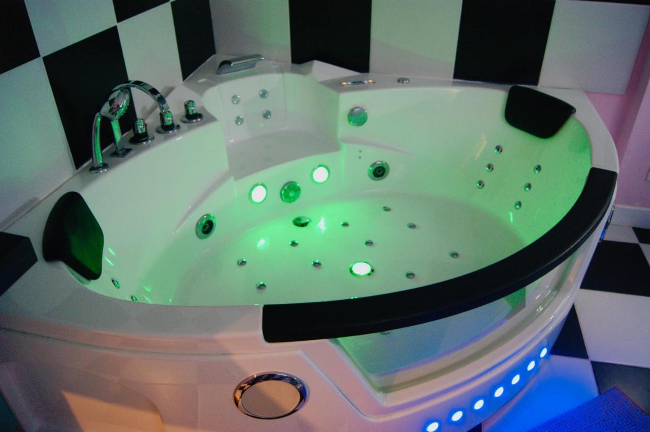 Capsule Miami Vice - Jacuzzi - Billard - Ecran Cinema & Netflix - Ping-Pong - Nintendo & Jeux- Liévin Eksteriør billede